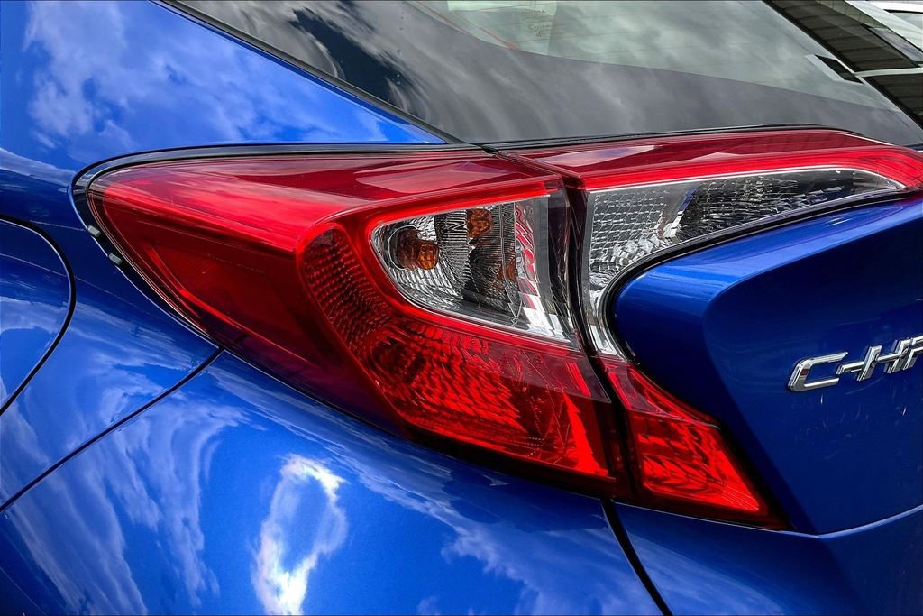 Used 2019 Toyota C-HR LE FWD image 22