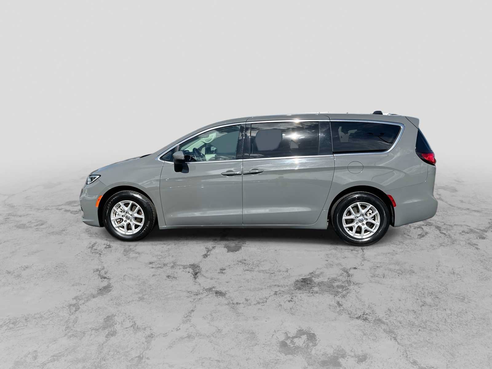 Used 2023 Chrysler Pacifica Touring-L FWD image 5