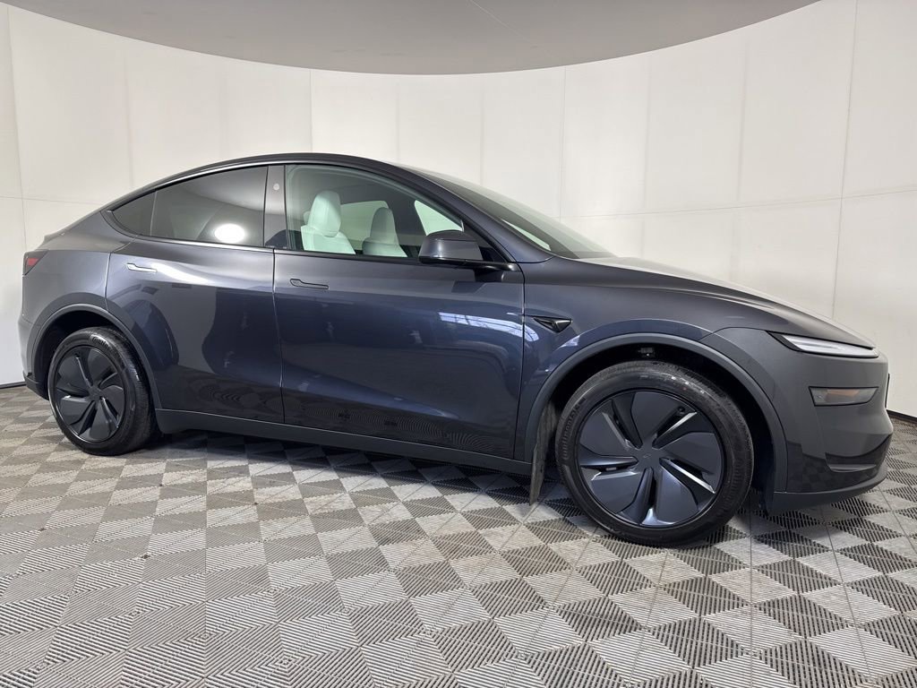 Used 2026 Tesla Model Y Long Range image 9