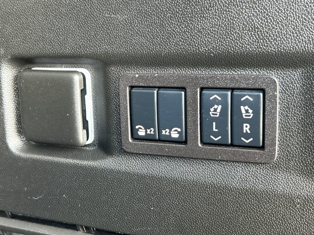 Used 2025 GMC Yukon Denali w/ Sun & Power Step Package AWD/4WD image 42