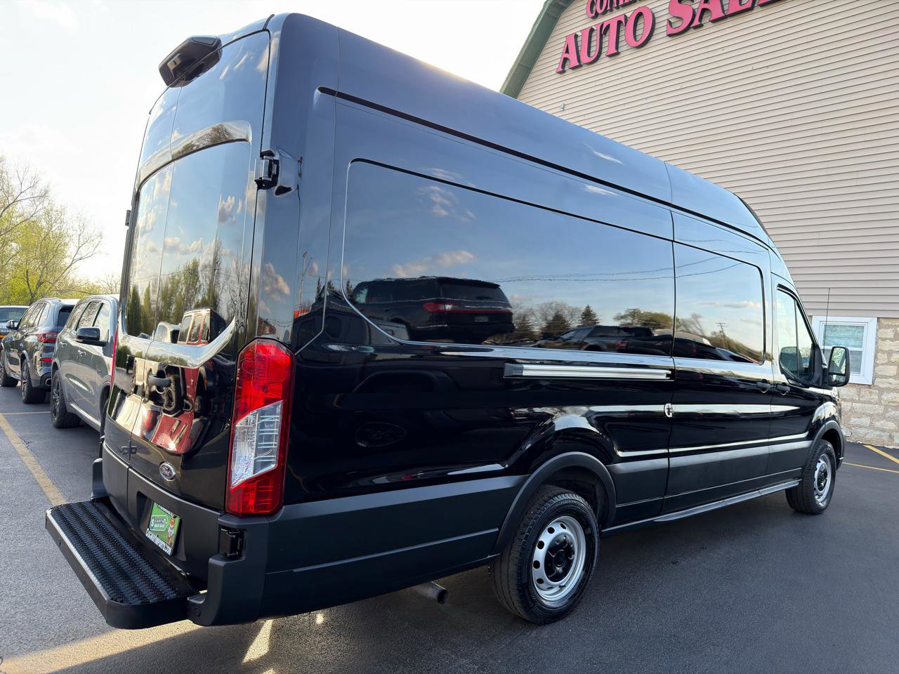 Used 2022 Ford Transit 250 148 High Roof Extended w/ Load Area Protection Package RWD image 3