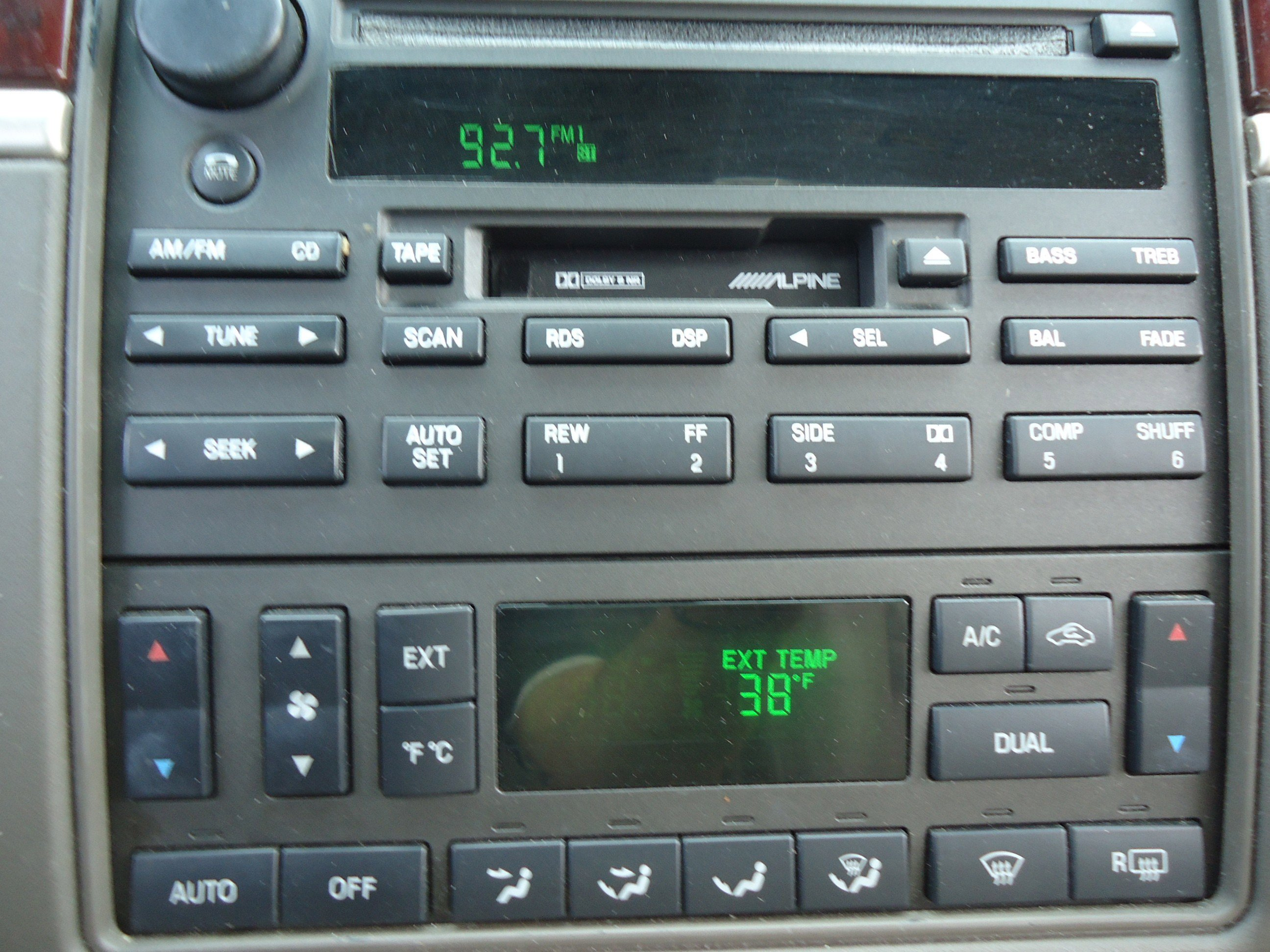 Used 2003 Lincoln Town Car Cartier RWD image 17