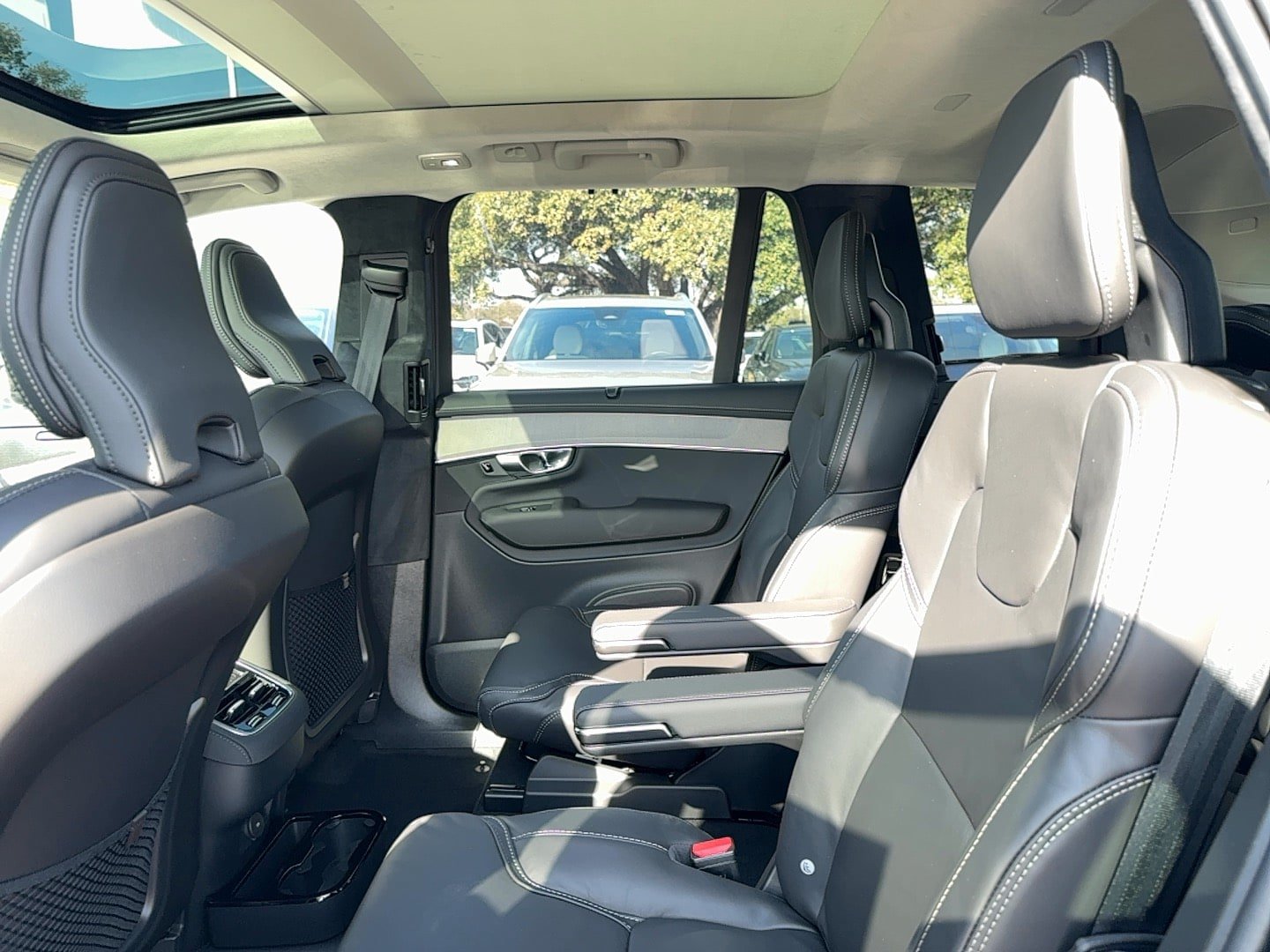 New 2026 Volvo XC90 B6 Ultra w/ Lounge Package AWD/4WD image 14