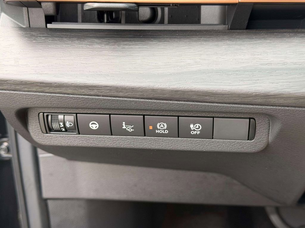 Used 2024 Nissan Ariya AWD image 21