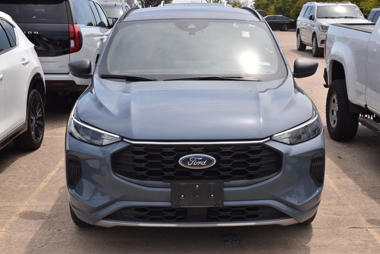 Used 2023 Ford Escape ST-Line w/ Tech Pack #1 FWD image 3