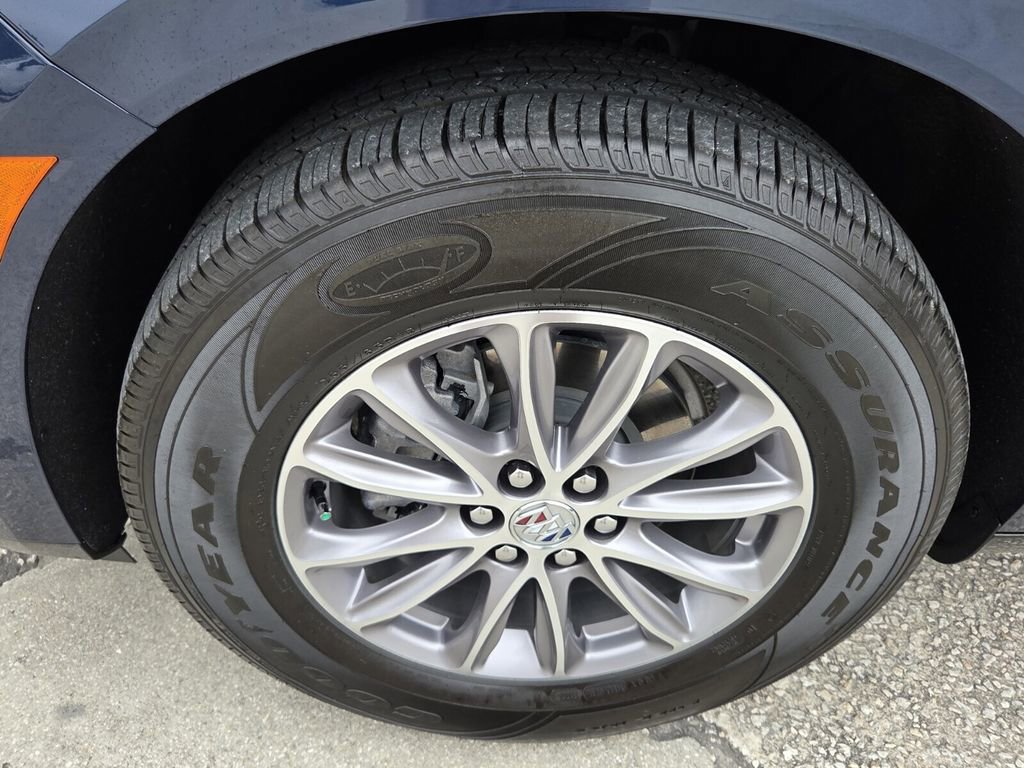 Used 2023 Buick Enclave Essence AWD/4WD image 10