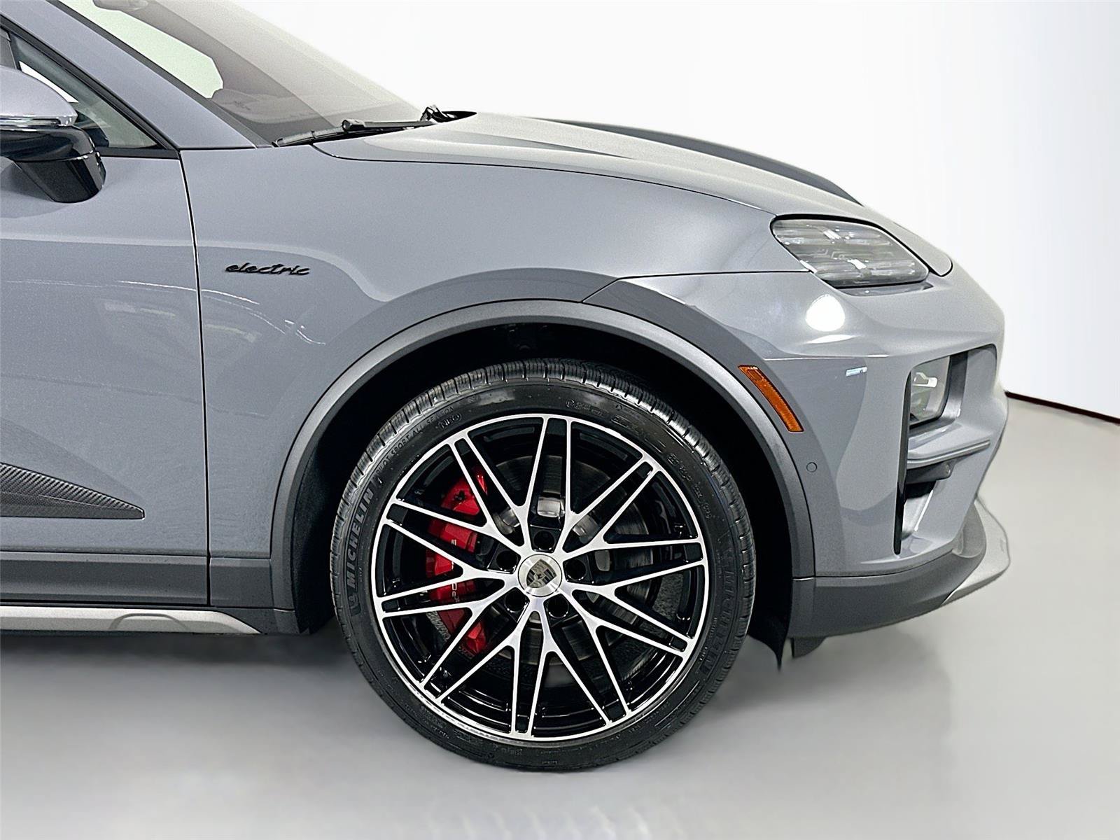 Certified 2025 Porsche Macan Turbo Electric AWD/4WD image 14