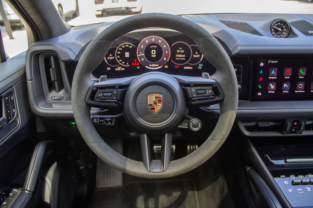 Used 2025 Porsche Cayenne GTS AWD/4WD image 14