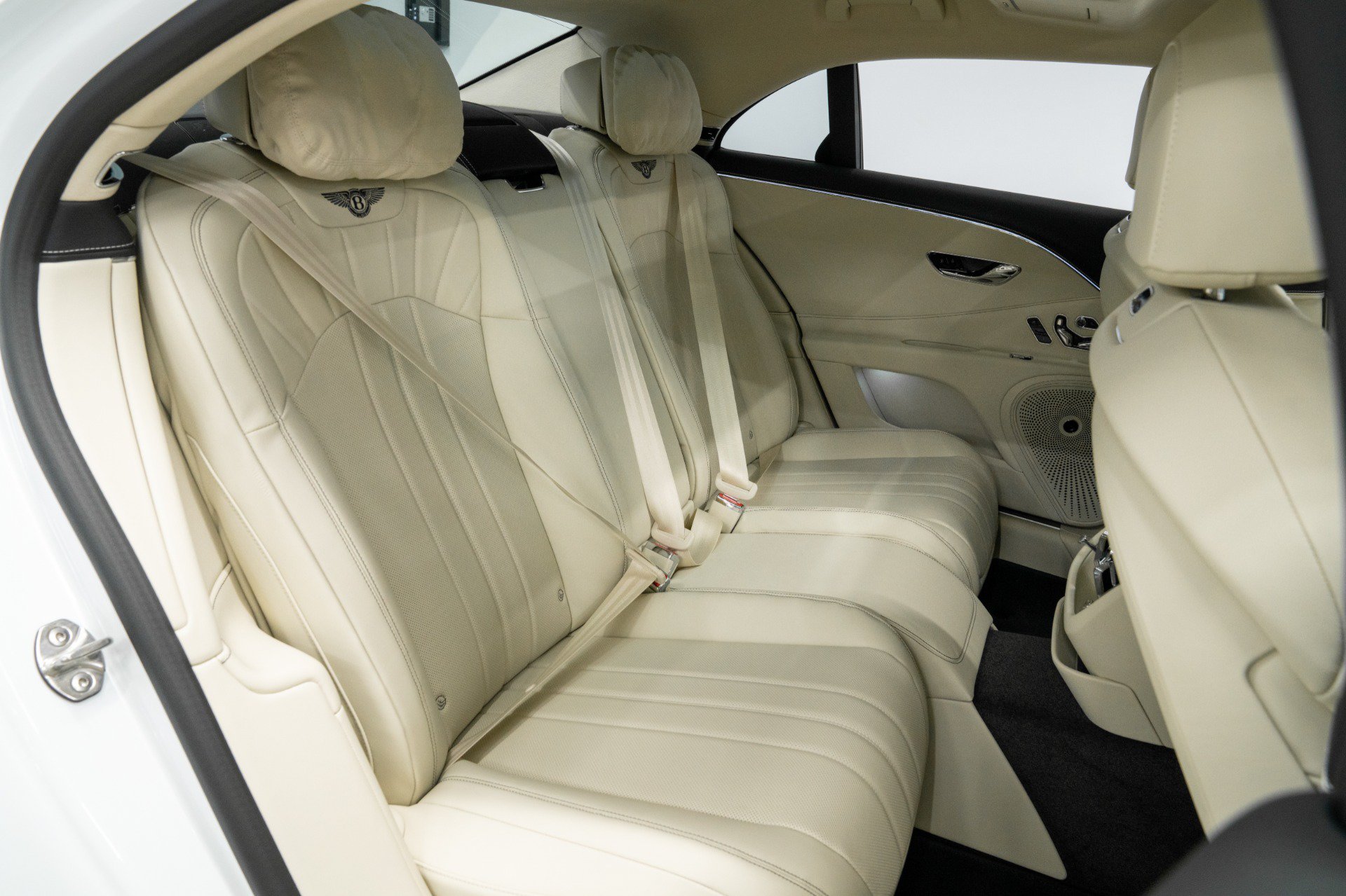 Used 2024 Bentley Flying Spur V8 AWD/4WD image 30