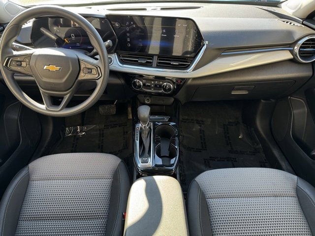 Used 2025 Chevrolet Trax LT image 9