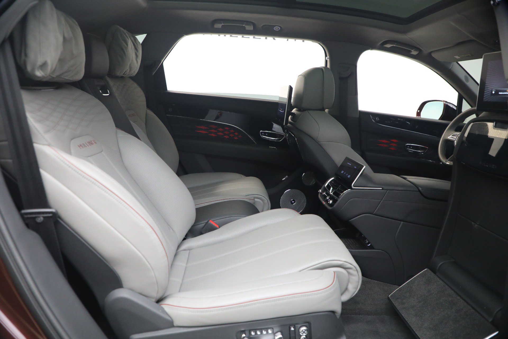 Certified 2024 Bentley Bentayga Extended Wheelbase AWD/4WD image 30