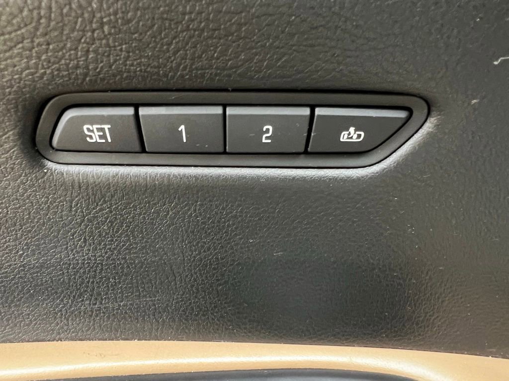 Used 2017 Cadillac XT5 Platinum w/ Driver Assist Package image 31