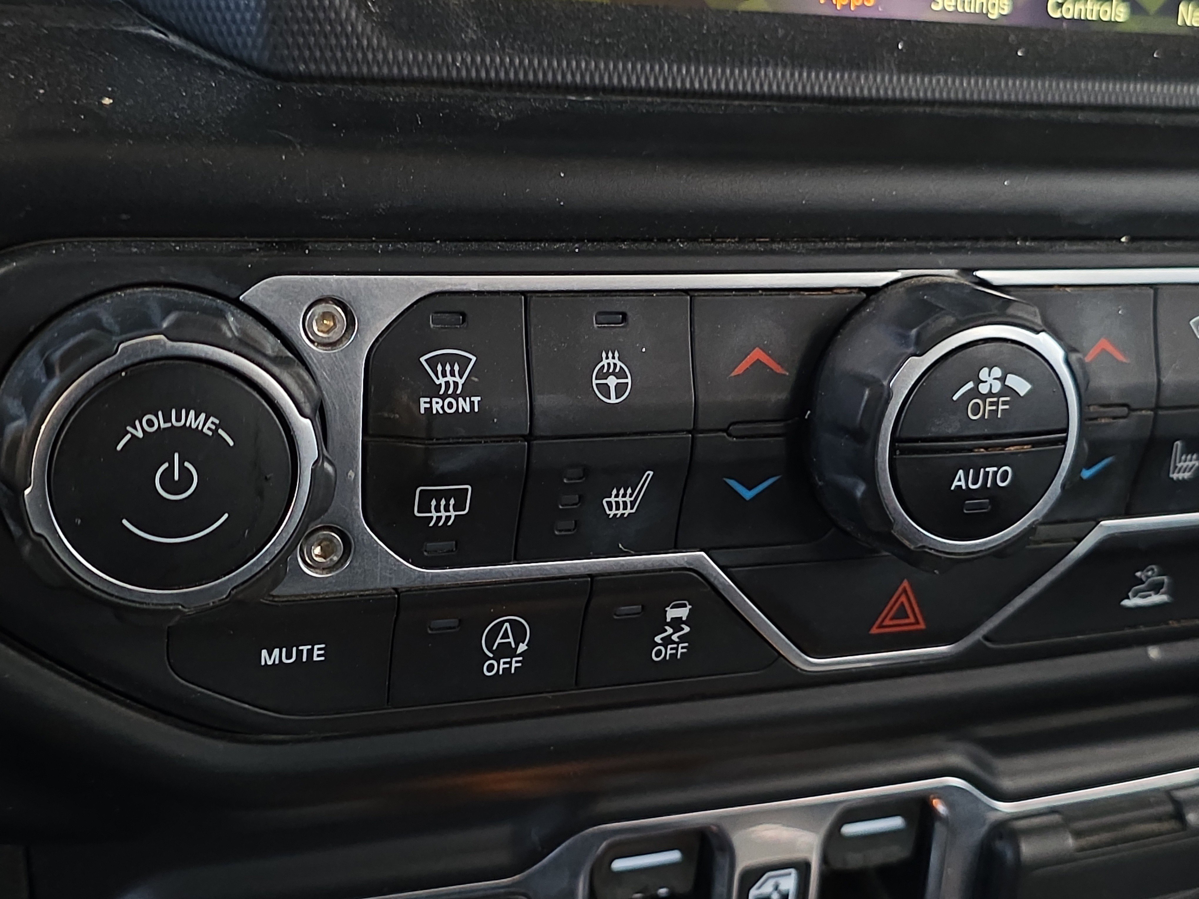 Used 2022 Jeep Gladiator Mojave w/ Cold Weather Group image 22