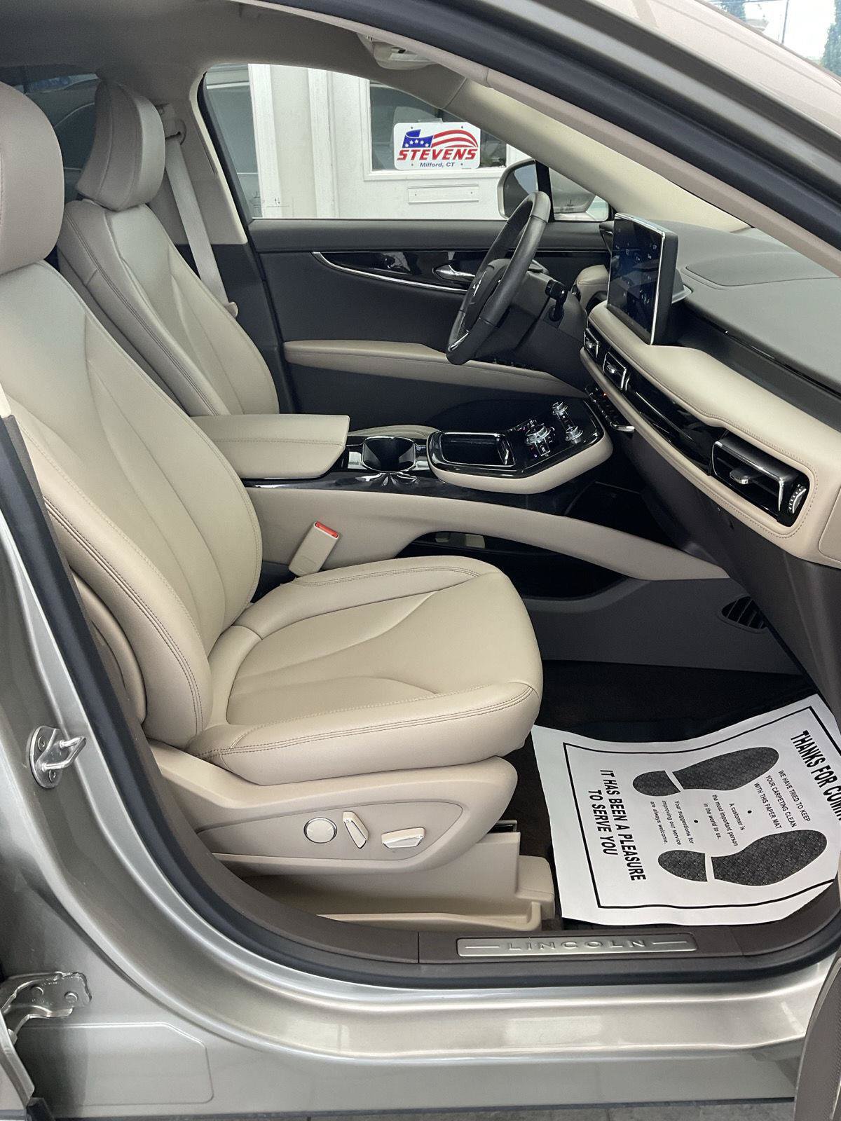 Used 2023 Lincoln Nautilus AWD w/ Premium Package image 12
