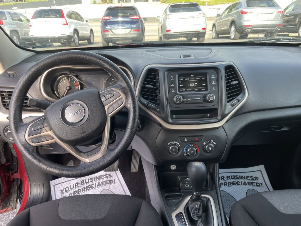 Used 2017 Jeep Cherokee Sport image 12