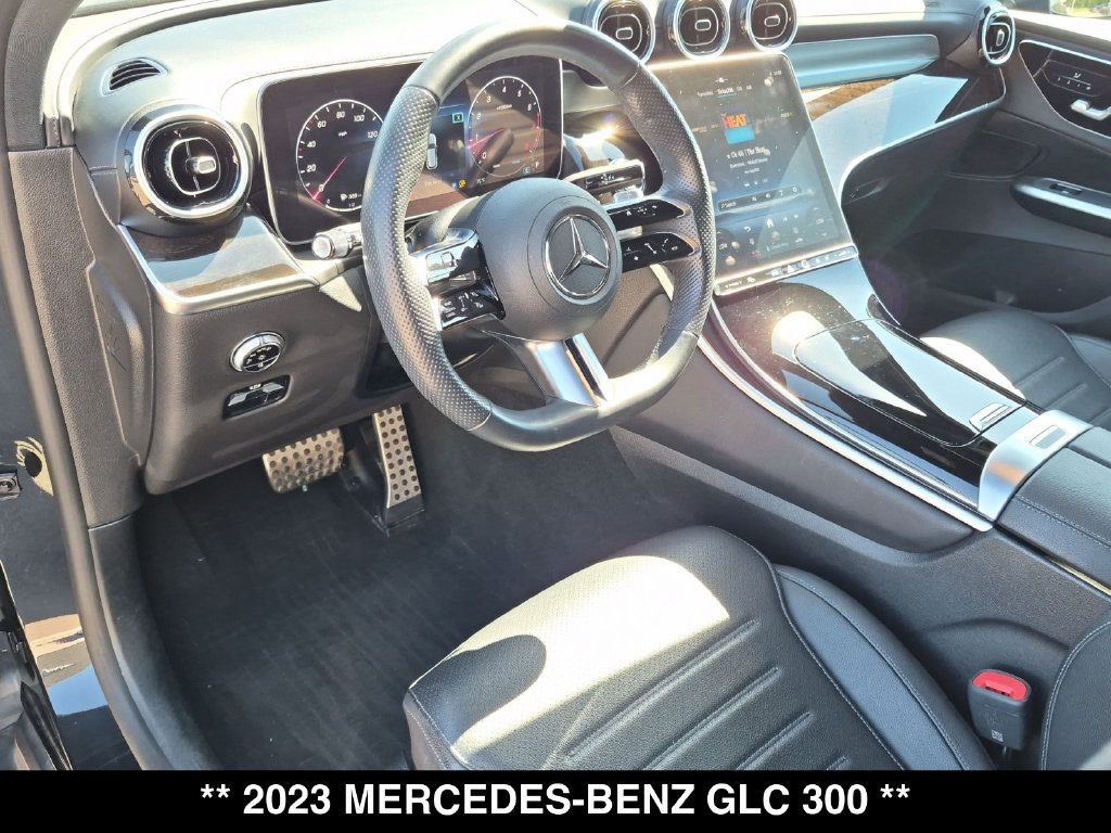 Used 2023 Mercedes-Benz GLC 300 4MATIC image 2