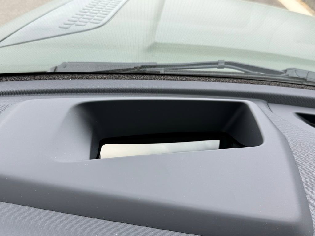 New 2026 Land Rover Defender 110 X-Dynamic SE image 31