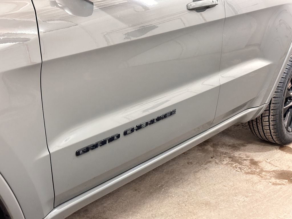 Used 2019 Jeep Grand Cherokee Altitude image 19