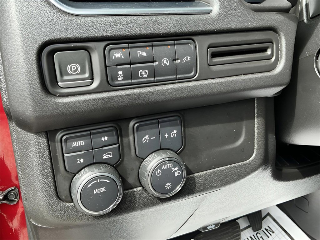 Used 2022 Chevrolet Suburban RST w/ Luxury Package image 27