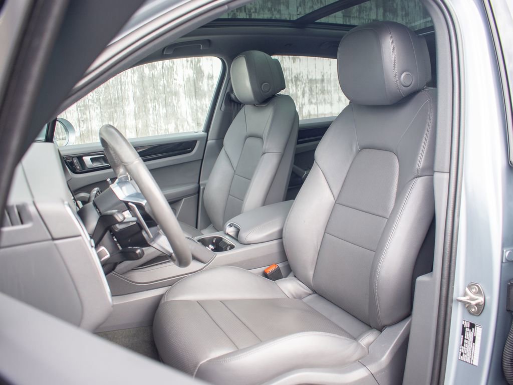 Used 2022 Porsche Cayenne AWD/4WD image 20