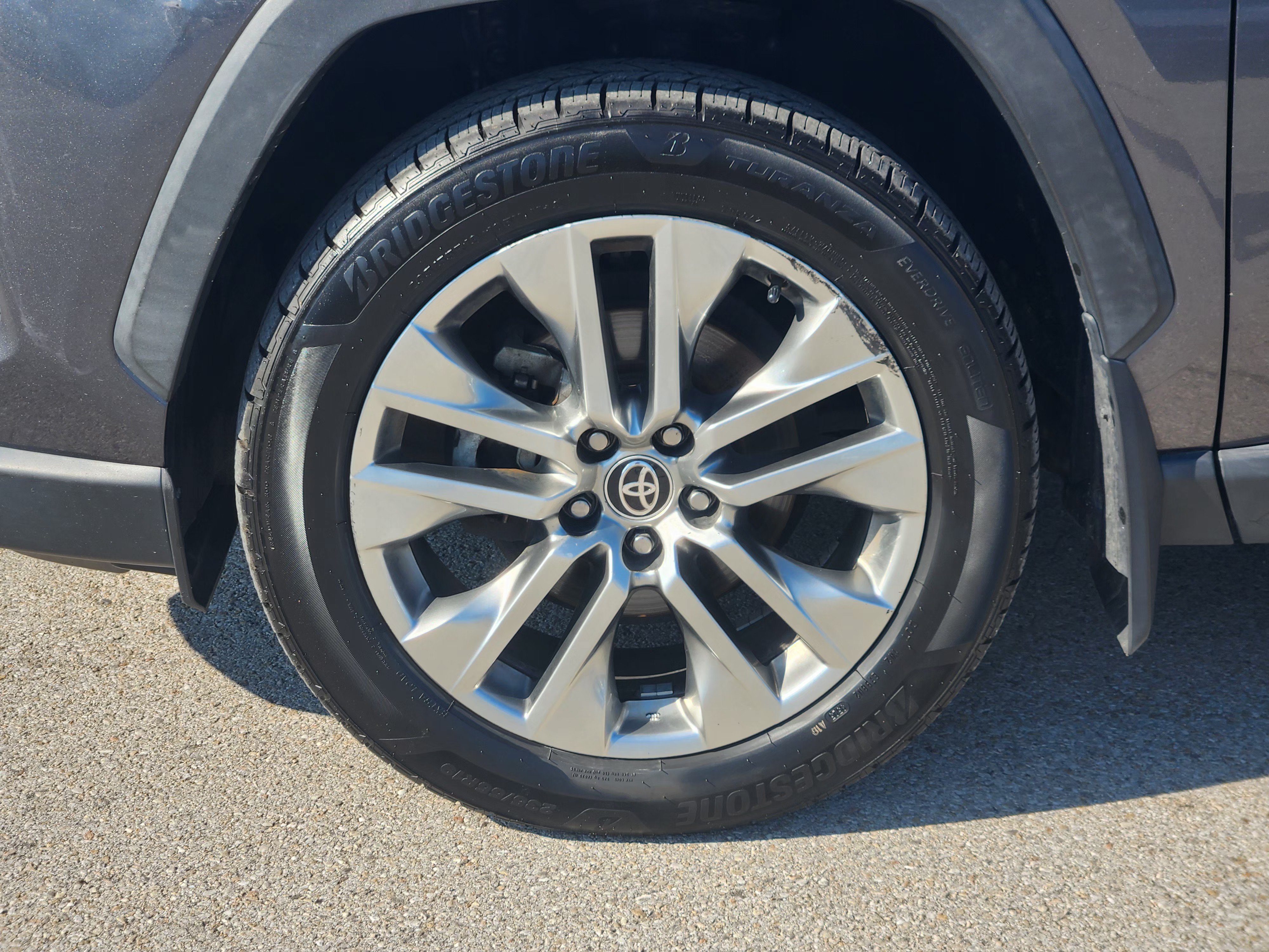 Used 2021 Toyota RAV4 XLE Premium FWD image 10