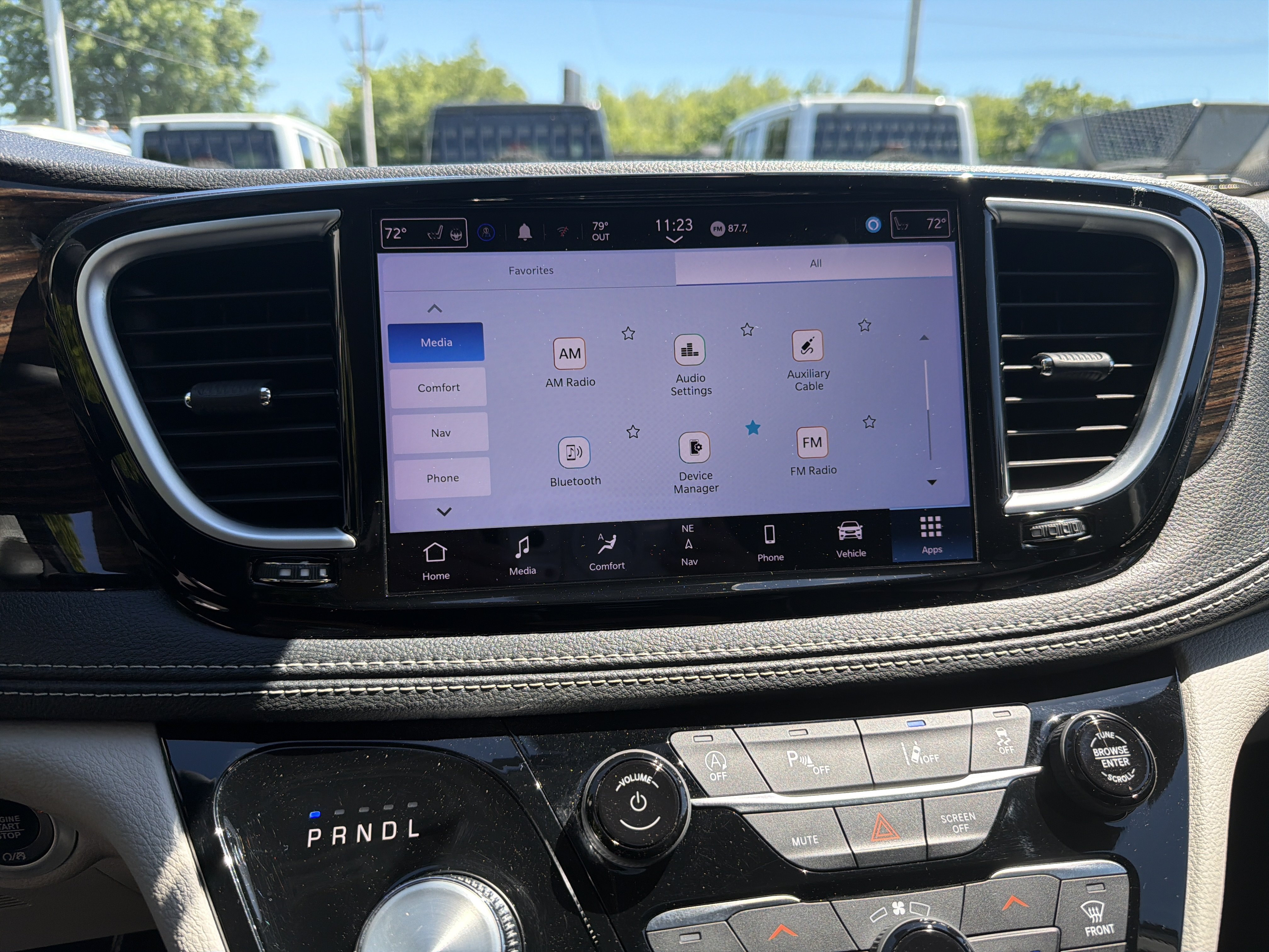 Used 2023 Chrysler Pacifica Limited FWD image 28