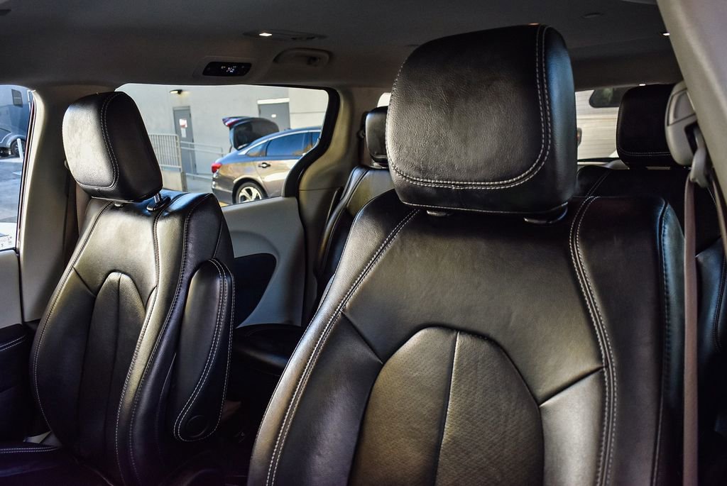 Used 2022 Chrysler Pacifica Touring-L image 23