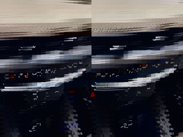 Used 2024 Cadillac XT4 Premium Luxury w/ Technology Package image 17