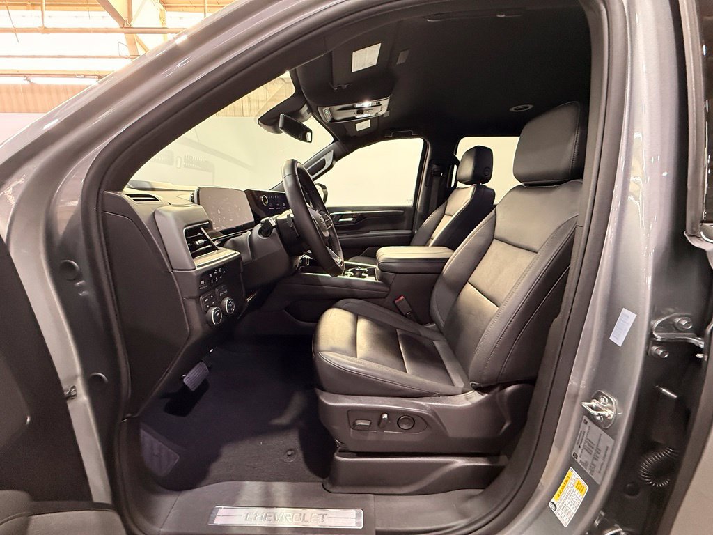 Used 2025 Chevrolet Suburban Z71 AWD/4WD image 17