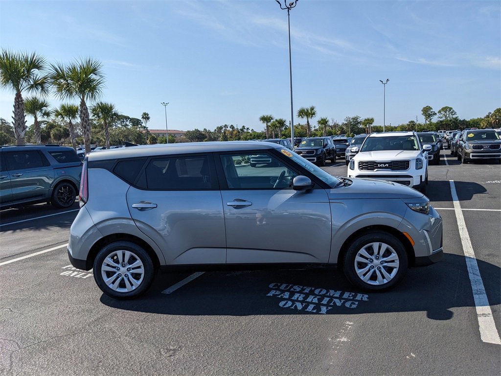 Certified 2025 Kia Soul LX image 10