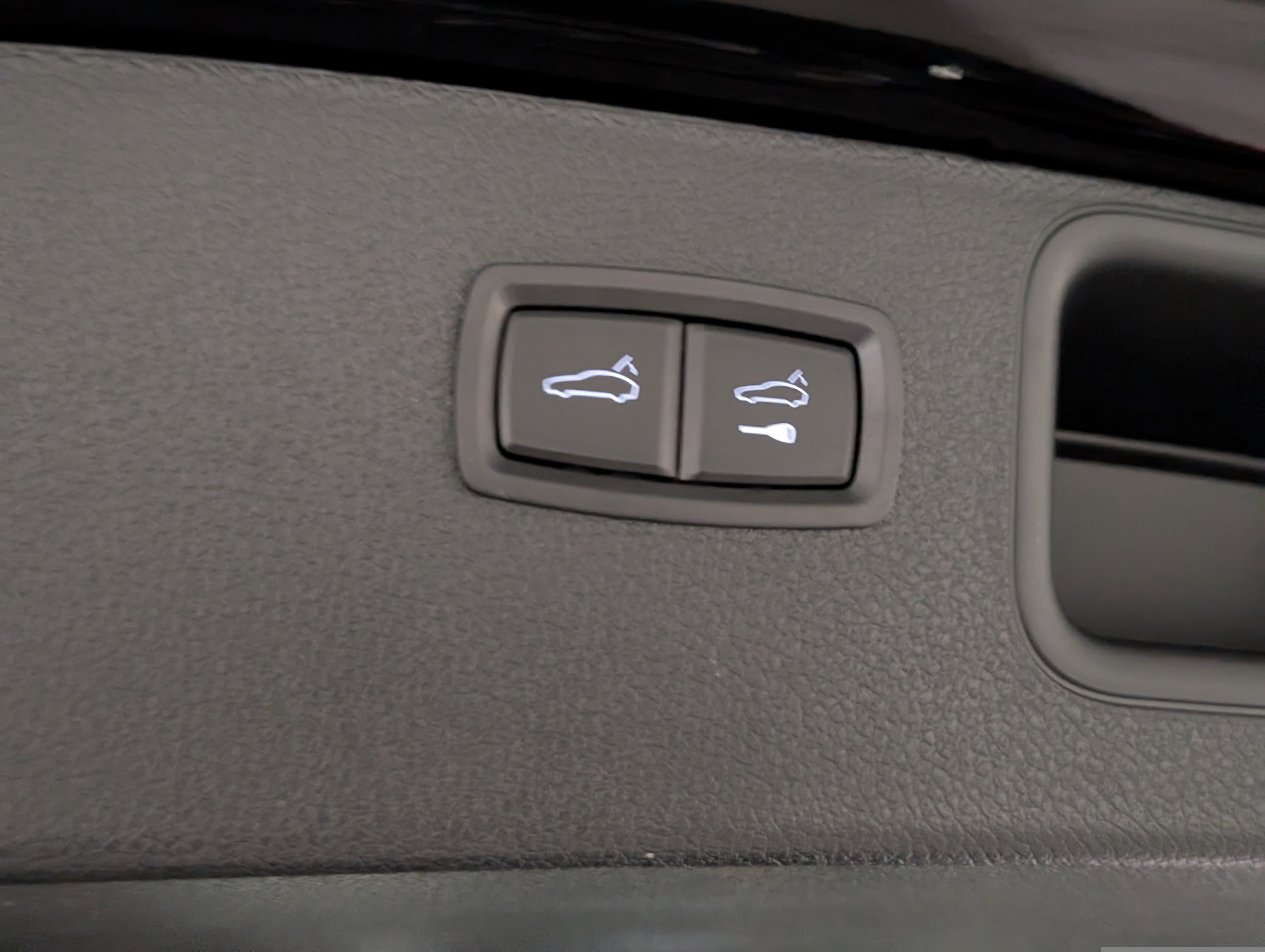 Certified 2025 Porsche Macan image 24