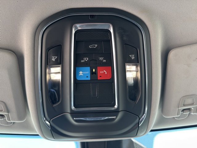 Used 2023 Jeep Grand Cherokee Limited w/ Black Appearance Package image 37