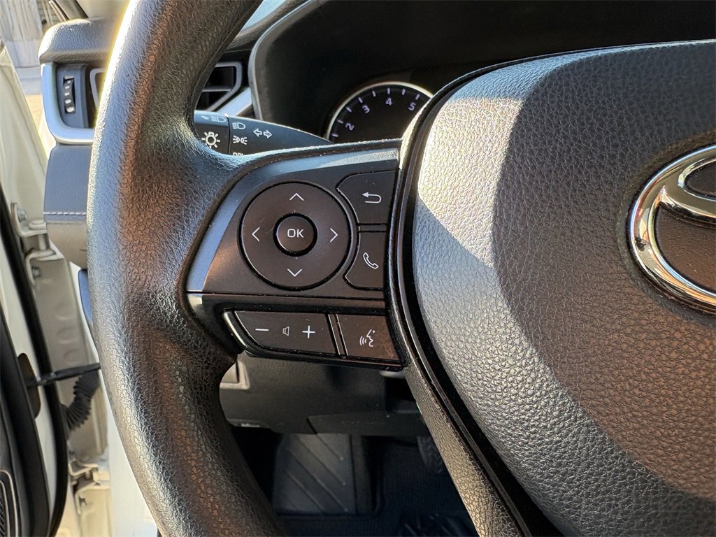 Used 2022 Toyota RAV4 LE image 16