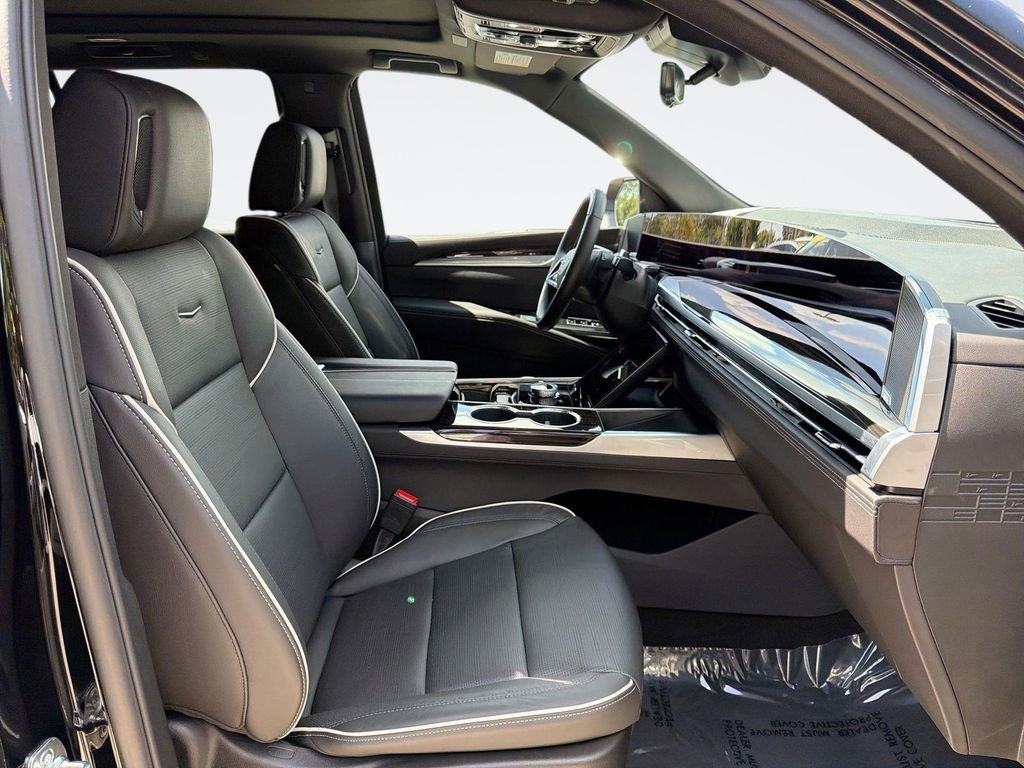 Certified 2026 Cadillac Escalade Luxury RWD image 31