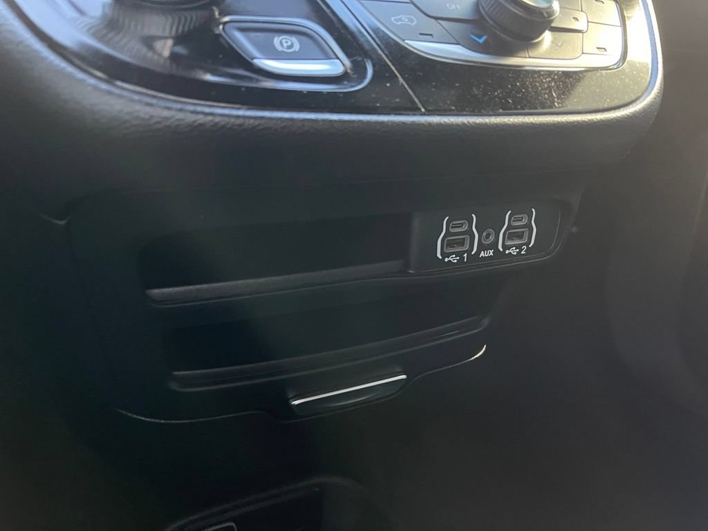 Used 2025 Chrysler Pacifica Select FWD image 32