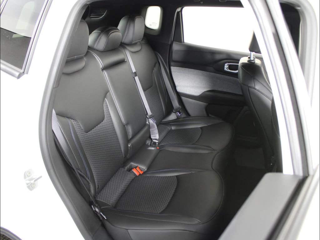 New 2025 Jeep Compass Latitude AWD/4WD image 40
