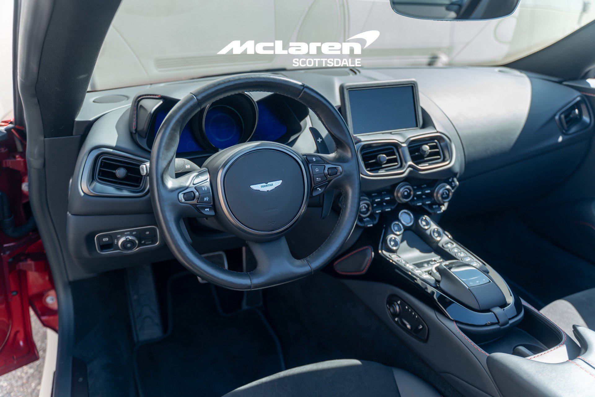 Used 2022 Aston Martin V8 Vantage Roadster image 13