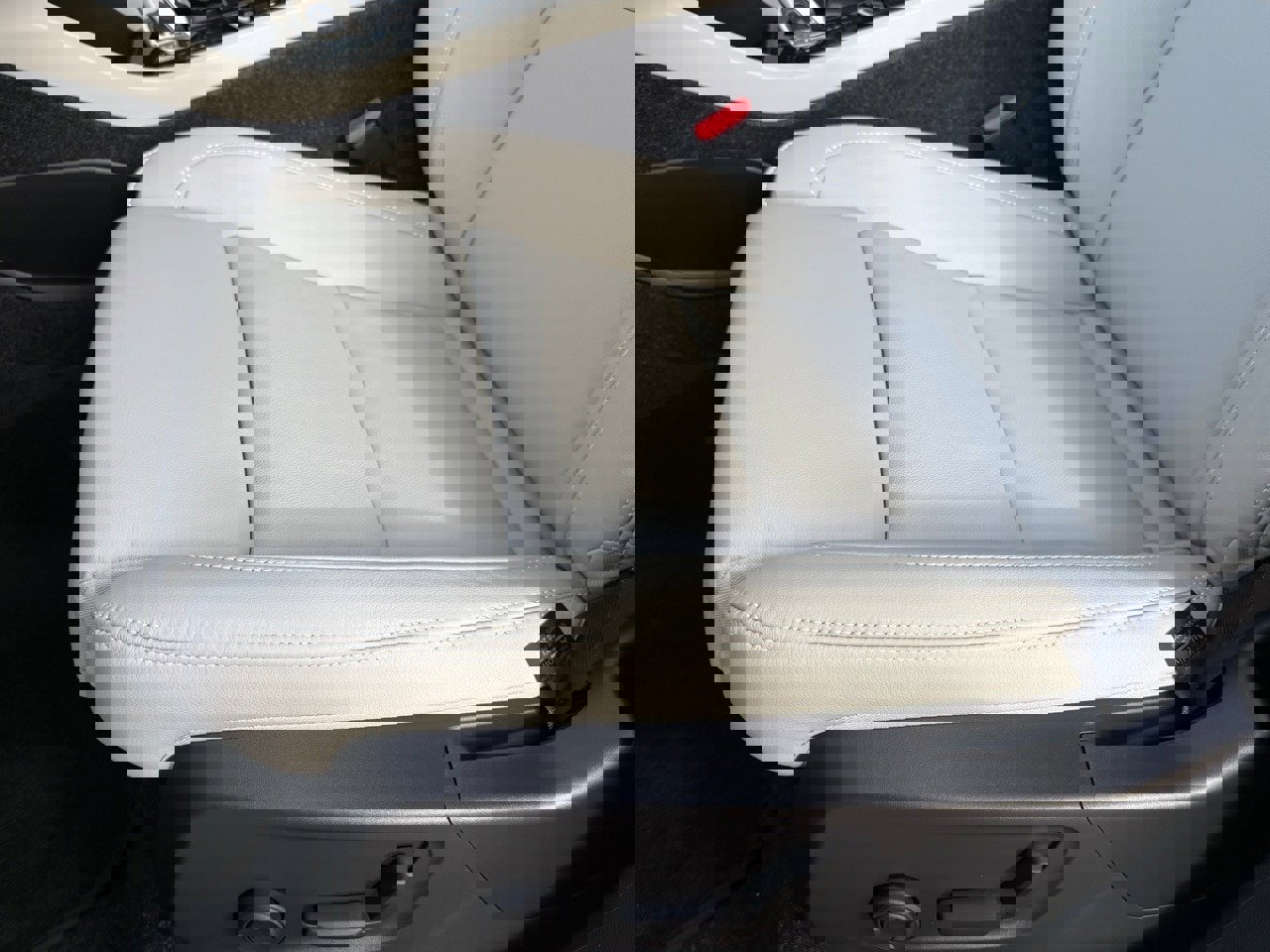 New 2026 Volvo XC40 B5 Plus w/ Protection Package Premier image 16