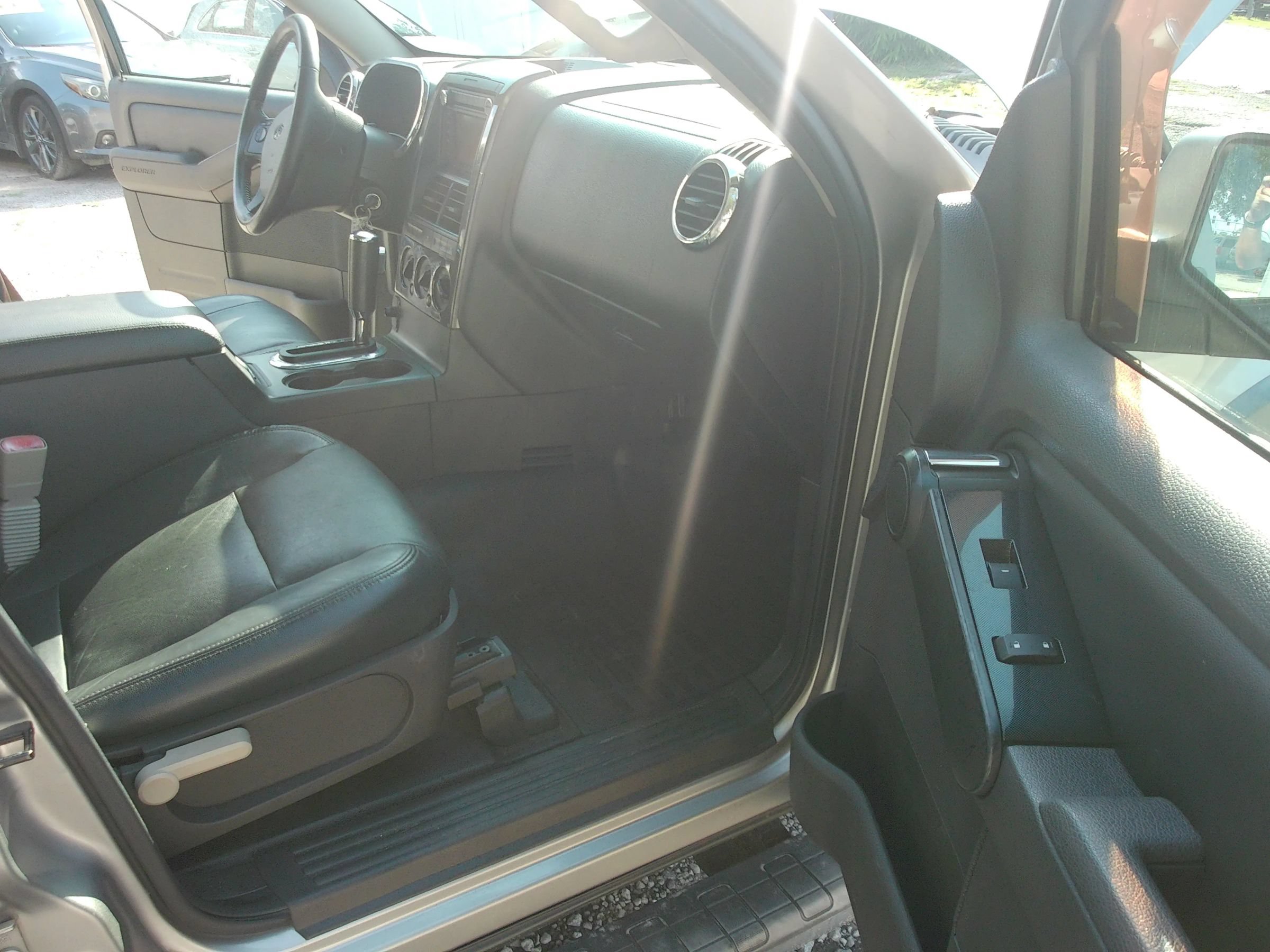 Used 2008 Ford Explorer Sport Trac XLT AWD/4WD image 32