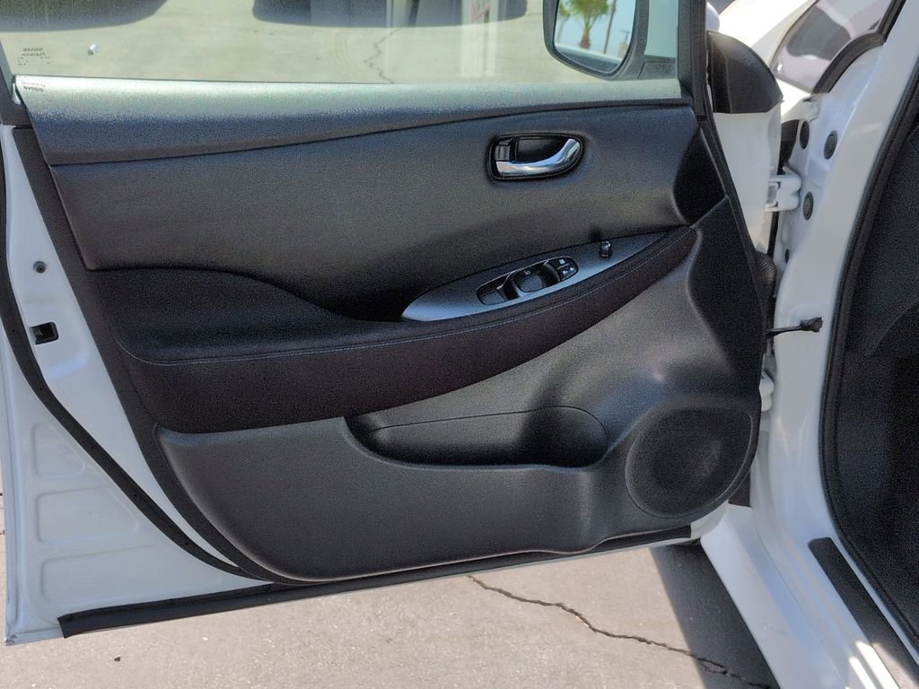 Used 2020 Nissan Leaf S image 25