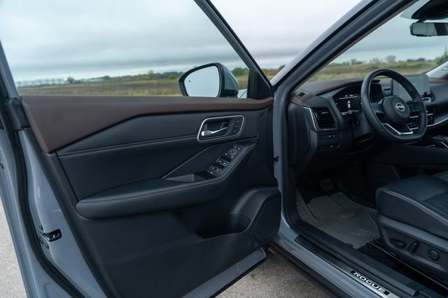 Used 2022 Nissan Rogue Platinum w/ Head-Up Display Package image 24