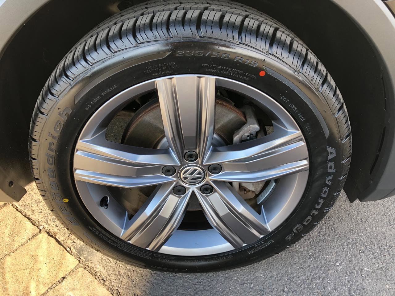 Used 2019 Volkswagen Tiguan SEL Premium image 8