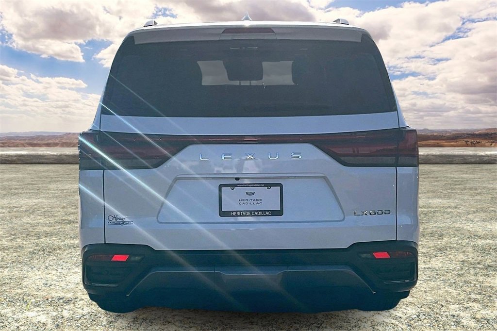 Used 2023 Lexus LX 600 4WD w/ Premium Package image 6