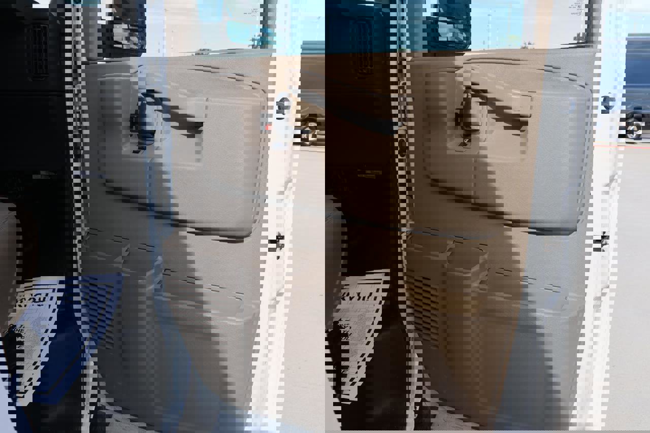 Used 2017 Chevrolet Express 2500 image 18