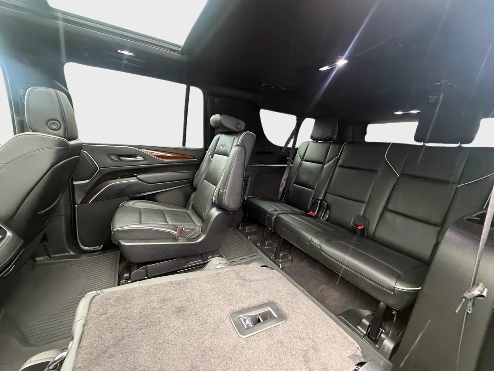 Used 2023 Cadillac Escalade ESV Premium Luxury AWD/4WD image 16