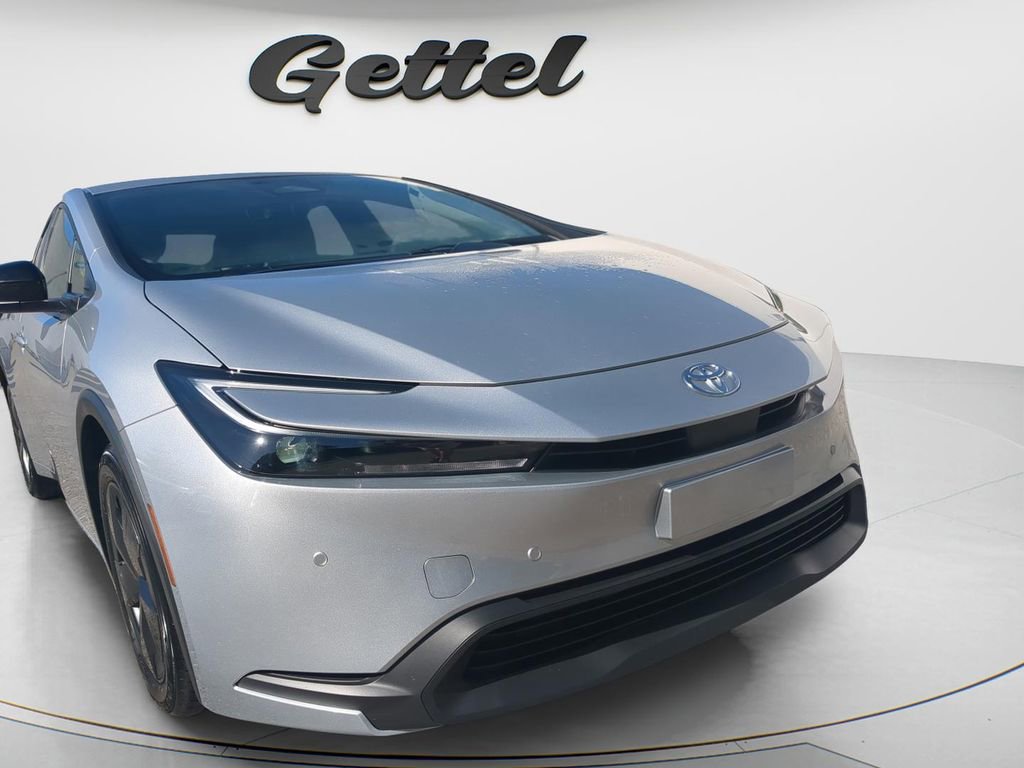 Used 2025 Toyota Prius LE FWD image 10