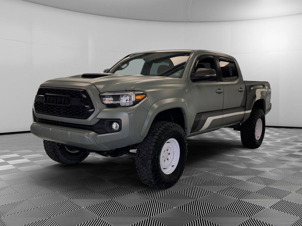 Used 2022 Toyota Tacoma TRD Sport w/ Technology Package image 4