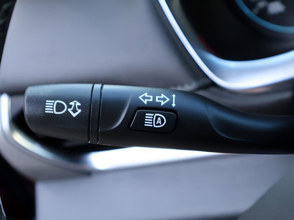 Used 2023 Chevrolet Traverse LT image 38