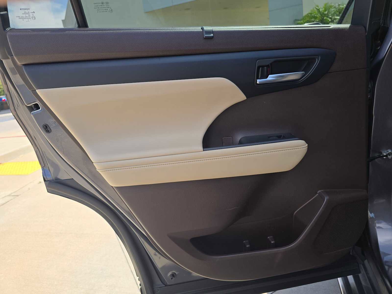 Used 2022 Toyota Highlander XLE image 17