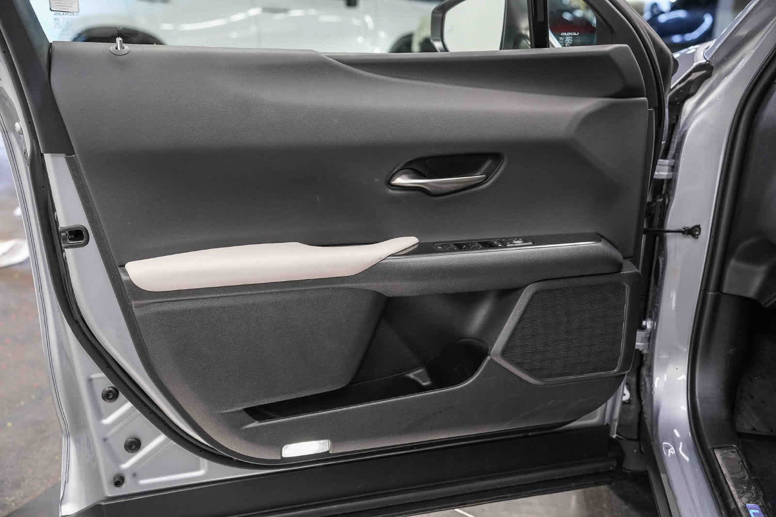 Used 2025 Lexus UX 300h FWD w/ Accessory Package (Z2) image 21
